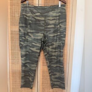 Versona Camouflage Leggings with Pockets, Capri Fit, Size XL, NWOT